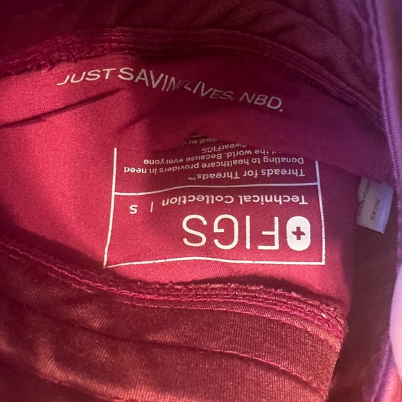 Magenta figs scrub set set size small rafiella top size small mid rise joggers - Picture 3 of 3